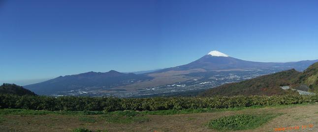 富士見ヶ丘公園から愛鷹山、南アルプス、富士山.