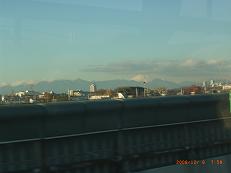 中央高速.府中から.富士のすぐ右に大室山