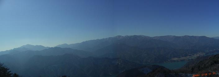 仏果山展望台から大山、三の塔、丹沢山、不動ノ峰、蛭ヶ岳
