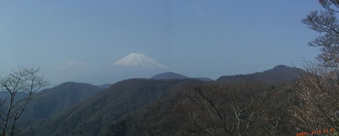 愛鷹山頂上から富士山と越前岳,位牌岳