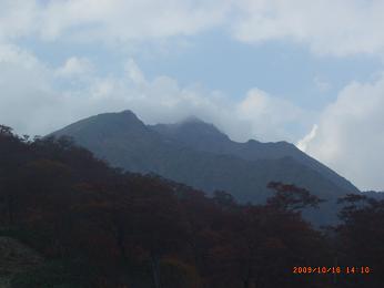 天神平から谷川岳(ズーム)