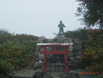 薬師岳頂上の像
