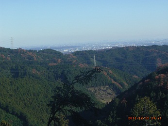 日の出山頂上から40分下で、立川、新宿方面