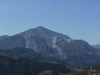 登りの途中から武甲山