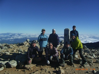 木曽駒頂上で記念写真