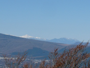金時山頂上から富士の右に間ノ岳、北岳、鳳凰、甲斐駒