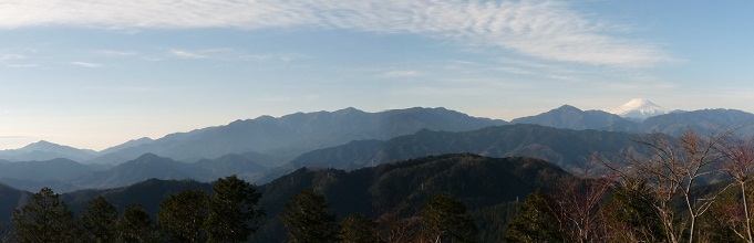 高尾山から大山、三の塔、丹沢、蛭、檜洞、大室山、富士、道志