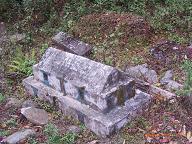 ヒンズー教の墓石